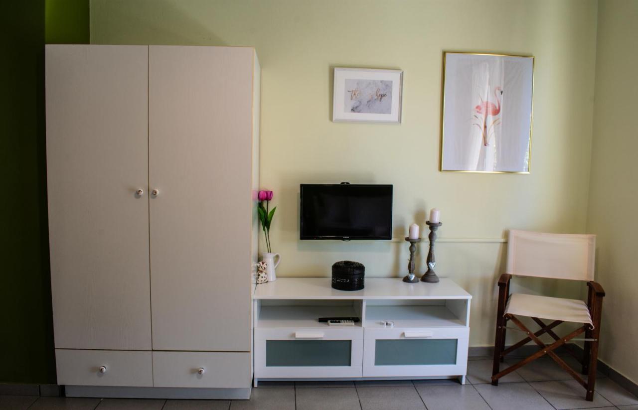 Kiki'S Apartments Néos Pírgos 外观 照片